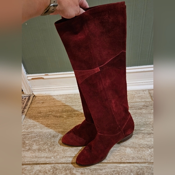 Vintage NINE WEST Suede Knee High Low Heel Boots In Burgundy Red. Size 7 - Picture 15 of 16